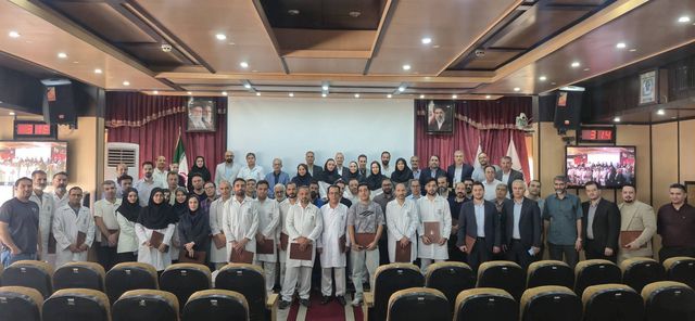 تجلیل از کارگران نمونه کارخانجات داروپخش و قدردانی از داروسازان و…